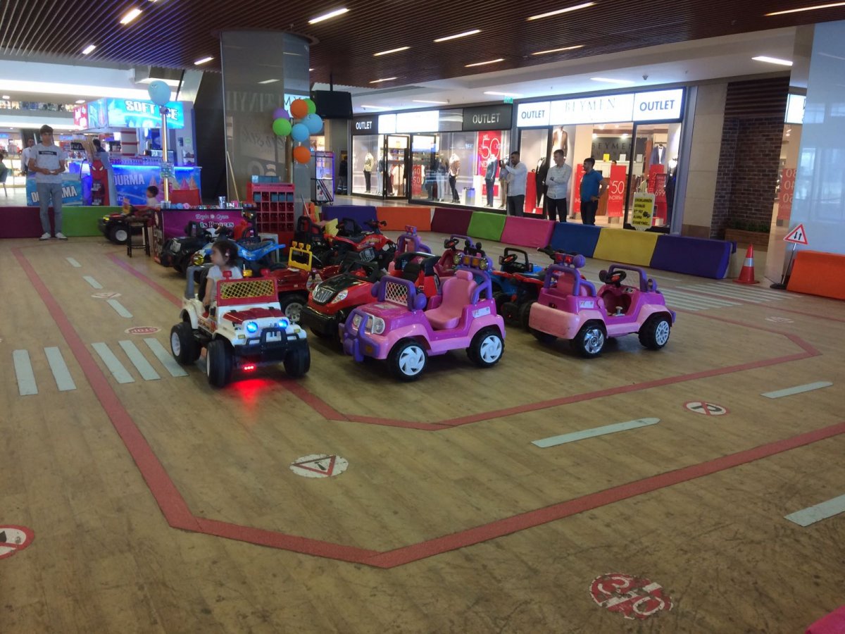 Kids Racers Starcity Outlet Center`da Ald.